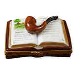 Magnifique Pipe on Book
